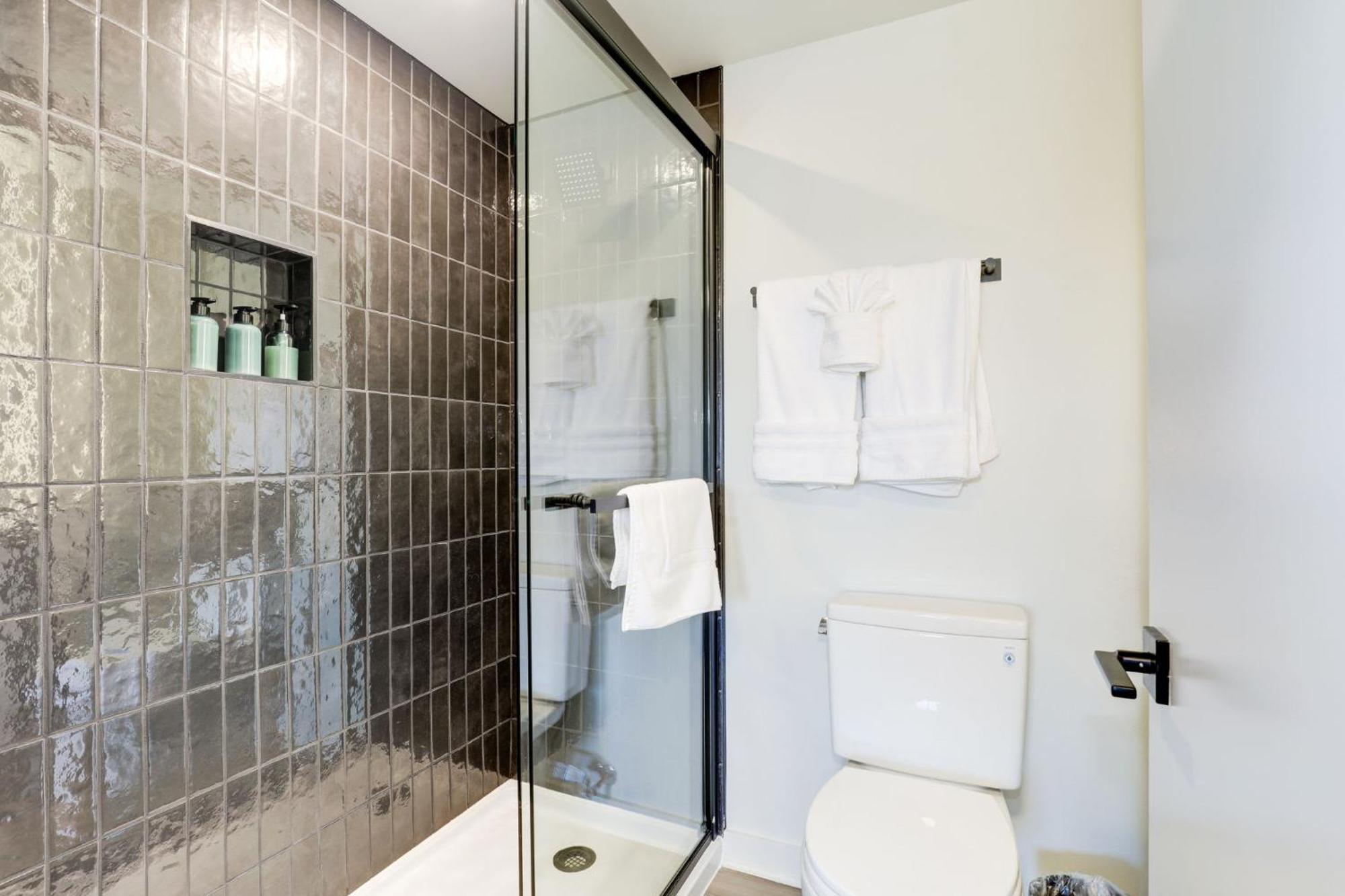 2Br Executive Apartment In Prime Location Арлингтон Экстерьер фото